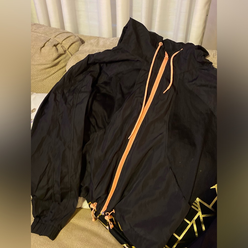 FOREVER 21 | black cropped activewear jacket size M with coral lining